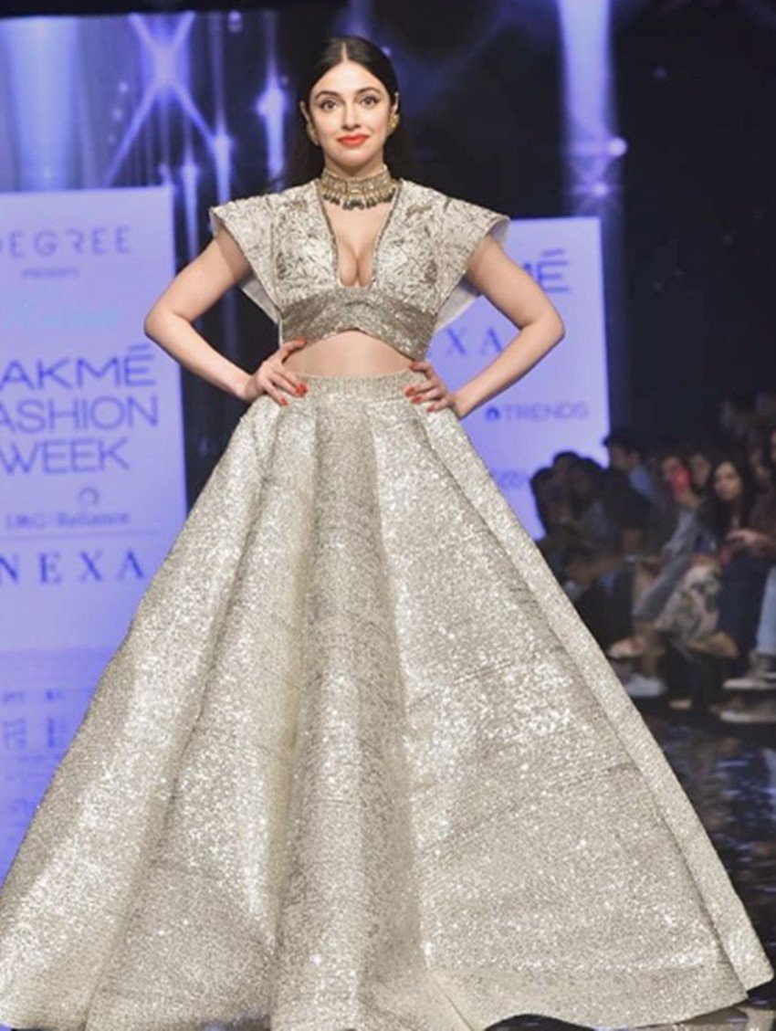 Divya Khosla, Divya Khosla in Yaad Piya Ki Aane Lagi, Divya Khosla Song, Divya KHOSLA SongYaad Piya ki ane lagi, neha kakkar song yaad piya ki, Lakme Fashion Week Ramp walk, Divya Khosla LFW LOOK, Divya Khosla Lehanga, Divya Khosla Dress, entertainment news, bollywood news