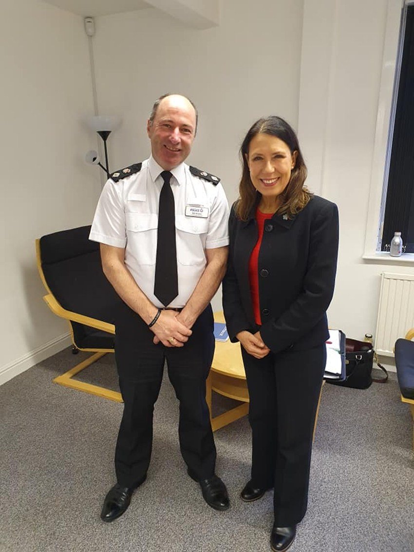 डेब्बी अब्राहम्स कश्मीर पर बनी सर्वदलीय संसदीय समिति (APPG) की अध्यक्ष भी हैं।