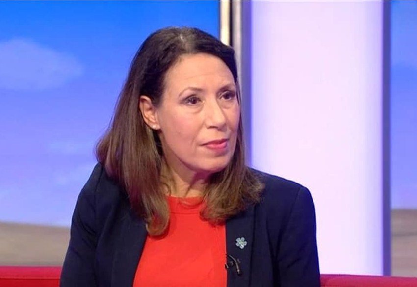 डेब्बी अब्राहम्स जम्मू-कश्मीर के विशेष दर्जे को खत्म करने की आलोचक रही हैं।