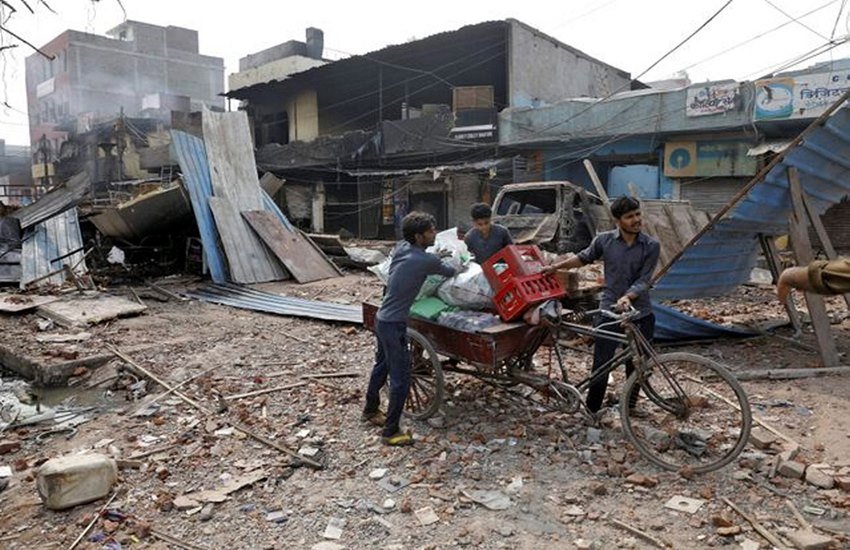 दिल्ली में हिंसा की वजह से करोड़ों रुपये की संपत्ति का नुकसान हुआ है। (Photo: REUTERS)
