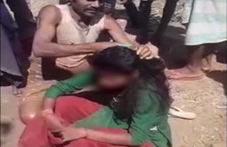 मध्य प्रदेश: लड़के से फोन पर बात की तो घरवाले हो गए नाराज, नाबालिग लड़की को सरेआम पीटा, फिर काट दिए बाल