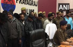 यूपी: योगी सरकार में मंत्री का भाई जुआ खेलते धराया, 9 जिंदा बम भी बरामद