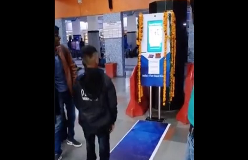 आनंद विहार प्लेटफॉर्म पर लगा एक्सरसाइज मशीन। (Photo: Videograb/Twitter@PiyushGoyal) आनंद विहार प्लेटफॉर्म पर लगा एक्सरसाइज मशीन। (Photo: Videograb/Twitter@PiyushGoyal)