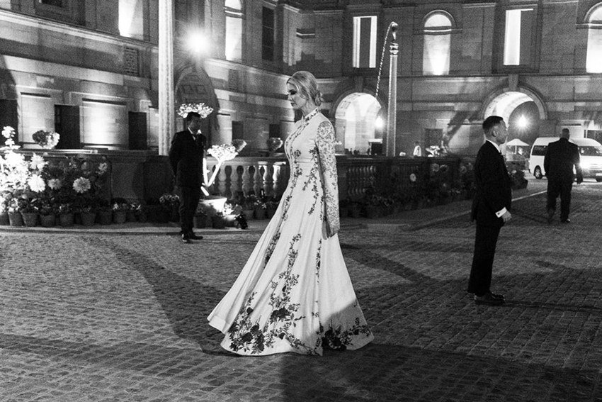 इवांका ने अपने इंस्टा फैंस के साथ भारत दौरे की तस्वीरें साझा की हैं। इवांका की इन तस्वीरों पर खूब लाइक्स आ रहे हैं।