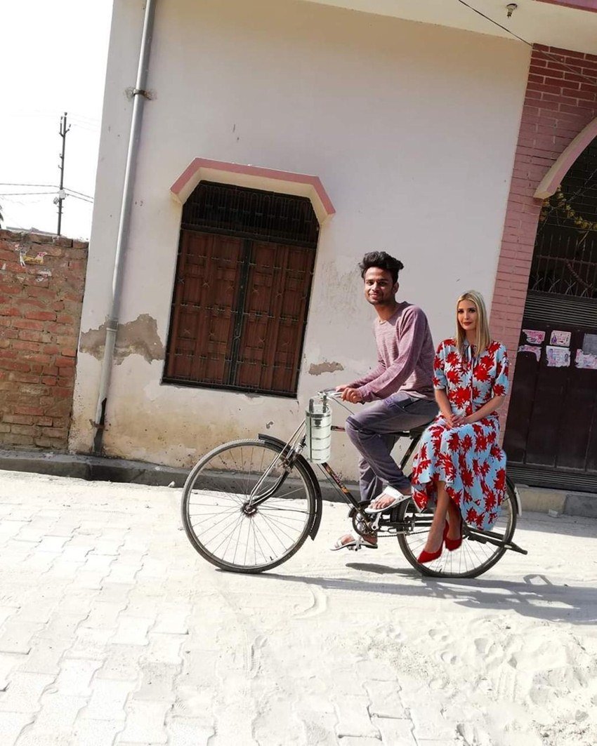 इवांका की ताजमहल वाली फोटो को फोटोशॉप कर इस तरह से भी शेयर किया जा रहा है।