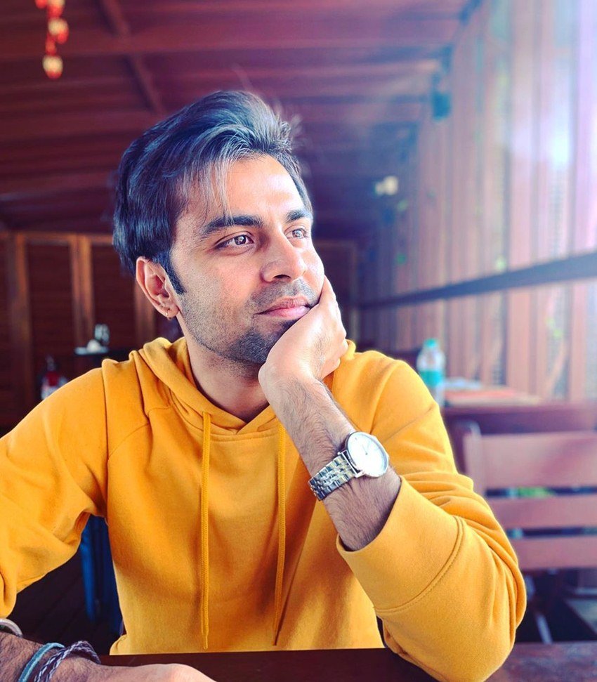 एक्टिंग छोड़ जितेंद्र जॉब करने लगे। कुछ समय बाद जितेंद्र को समझ आया कि वो इंजीनियर बनने के लिए नहीं बने हैं।