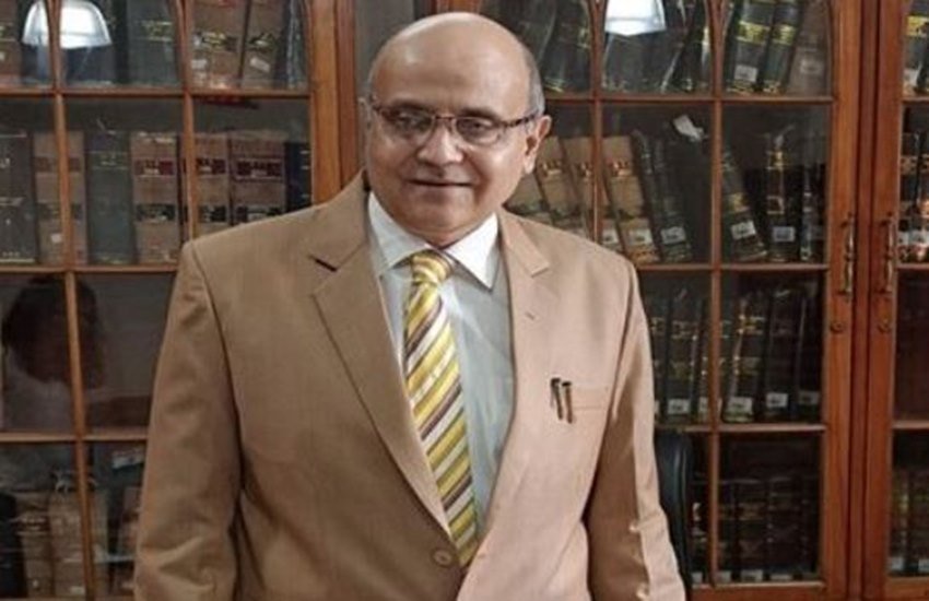 वरिष्ठ वकील प्रशांत भूषण और जस्टिस अरुण मिश्रा। फोटो: Indian Express