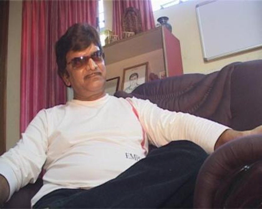 कुणाल ने अब तक 273 फिल्मों में काम किया है। भोजपुरी फिल्मों में योगदान के लिए साल 2012 में उन्हें राष्ट्रपति प्रणब मुखर्जी के हाथों राष्ट्रकवि दिनकर अवार्ड से भी नवाजा गया था।