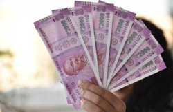 LIC जीवन लाभ: रोजाना 74 रुपये का निवेश, मैच्योरिटी पर पाएं साढ़े पांच लाख, जानें पॉलिसी की खासियतें