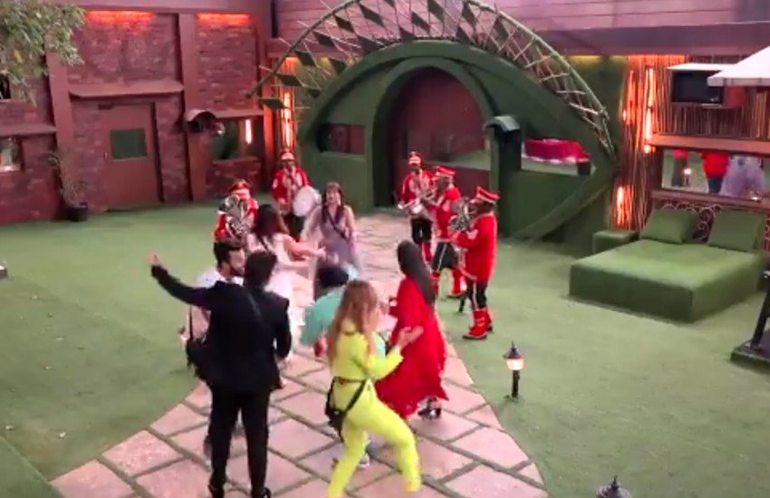 mujhse shadi karoge february 20 episode live Update, Mujhse Shaadi Karoge, mujhse shaadi karogi cast tv show, Shehnaaz Gill, Paras Chhabra, mujhse shaadi karoge show cast, jasleeb matharoo, Shehnaaz, paras, sidharth shukla, Heena Panchal, rashami desai, sidnaaz, Shehnaaz Gill, Paras Chhabra, Shehnaz Gill, Paras Chabra, mujhse shaadi karoge trp, jasleen matharu, mujhse shaadi karogi, mujhse shaadi karogi show, paras chhabra swayamvar, paras chhabra swayamvar show