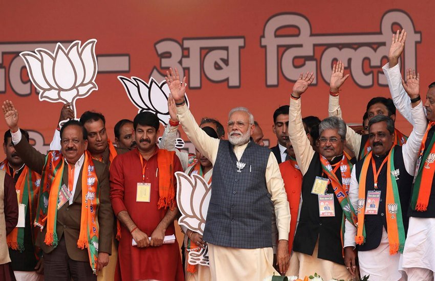 दिल्ली चुनाव अभियान के दौरान एक रैली में नरेंद्र मोदी और भाजपा के अन्य नेता। (AP Photo)