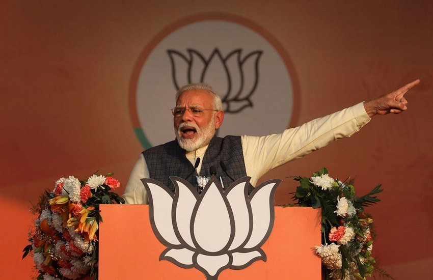 दिल्ली विधानसभा चुनाव अभियान के दौरान जनसभा को संबोधित करते नरेंद्र मोदी। (AP Photo)