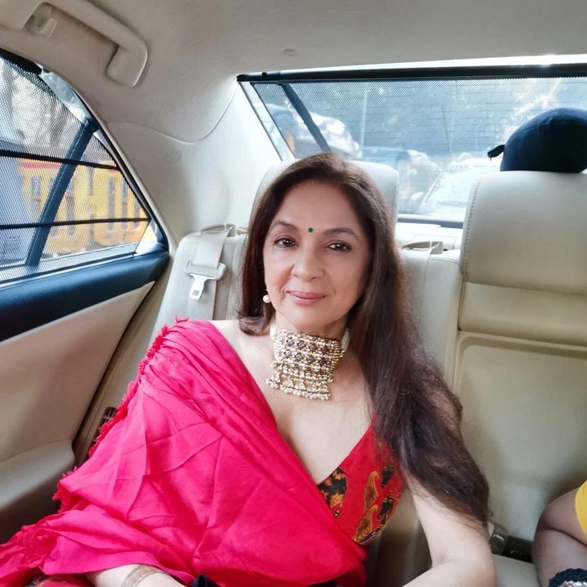 नीना गुप्ता ने अपने जवाब में कहा कि, 'मैं स्ट्रॉन्ग हूं, ये आप ये कैसे कह सकती हैं, आपको पता ही नहीं है कि मैंने क्या सहा है? आप तो सिर्फ मेरी मीडिया इमेज के हिसाब से मुझे जानते हैं, लेकिन असल में मुझे कौन जानता है?'