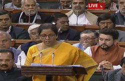 ‘मेरा वतन, तुम्हारा वतन, हम सबका वतन, डल लेक में तैरते कमल जैसा’, कश्मीरी कविता से वित्त मंत्री ने बजट भाषण में बांधा समां