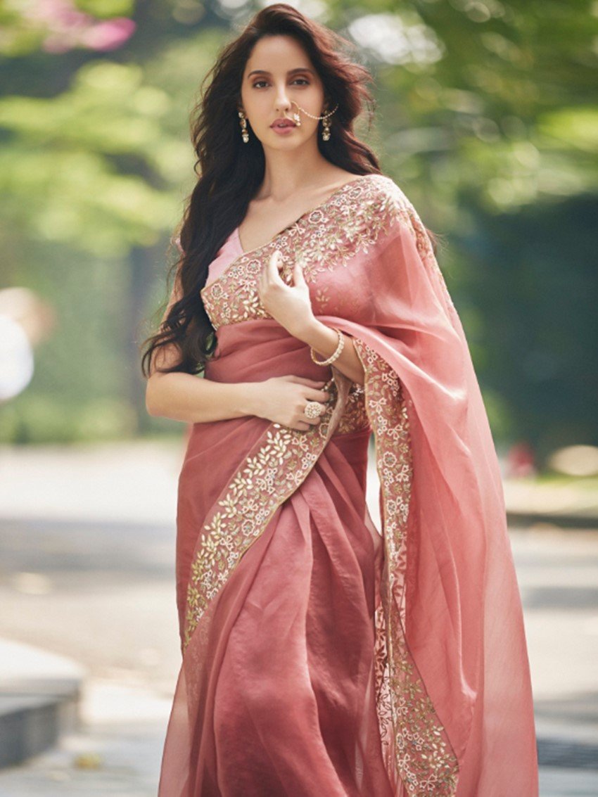 Nora Fatehi, Actress Nora Fatehi, Nora Fatehi Raising High Temperature, Nora Fatehi HD Pictures, Nora Fatehi in Beautiful Indian Saari, Nora Fatehi With a Nath, Fans Reacting on Nora Fatehi Pictures, Dilbar Dilber Actress nora fatehi, Nora Fatehi Look Goes Crazy, entertainment news, bollywood new, television news