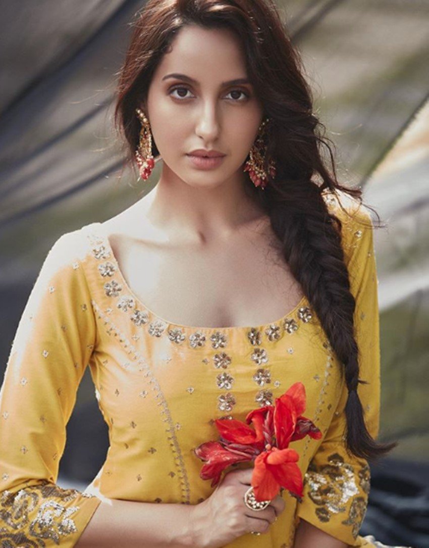 Nora Fatehi, Actress Nora Fatehi, Nora Fatehi Raising High Temperature, Nora Fatehi HD Pictures, Nora Fatehi in Beautiful Indian Saari, Nora Fatehi With a Nath, Fans Reacting on Nora Fatehi Pictures, Dilbar Dilber Actress nora fatehi, Nora Fatehi Look Goes Crazy, entertainment news, bollywood new, television news