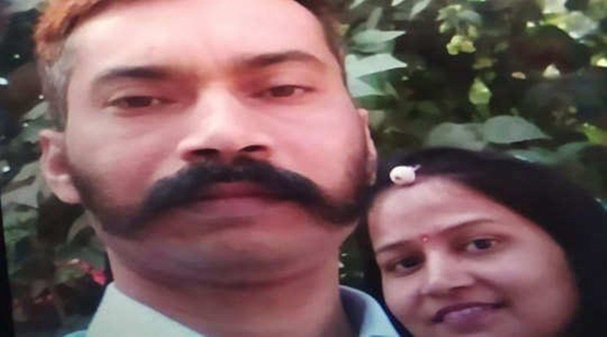 साल 2004 में जयपुर की रहने वाली पूनम से उनका विवाह हुआ था।