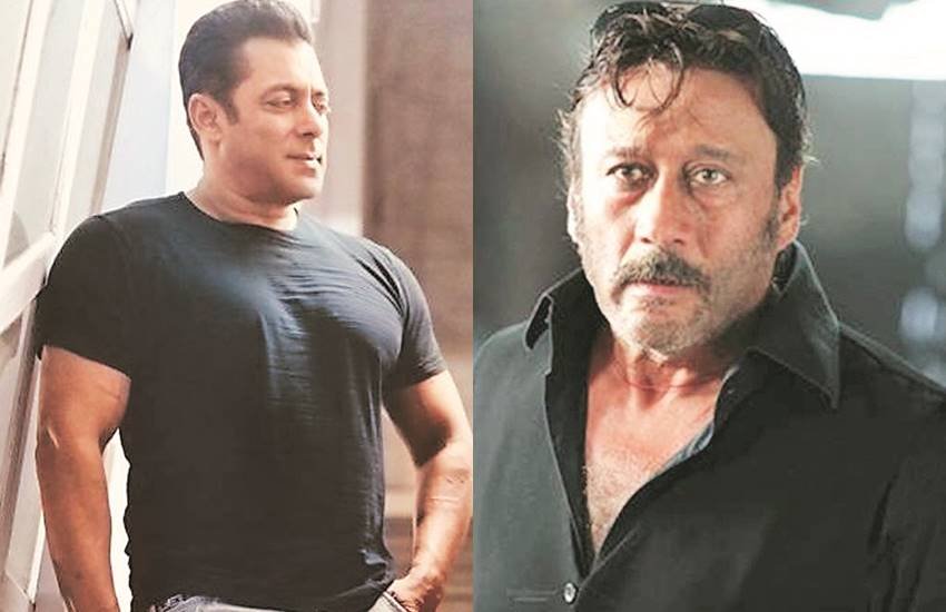 कांग्रेस नेता की इस फोटो पर प्रतिक्रिया देते हुए रुबीका लियाकत ने लिखा- बिरयानी पर आपका कोई कॉपीराइट नहीं है पहली बात। दूसरी बात जिस सिम कार्ड का इस्तमाल कर आप फ़ोटो ट्वीट कर रहे हैं वो काग़ज़ दिखा कर ही लिया है आपने। ख़ूब बिरयानी खाइए और साथ में डर के एजेंडे को भी निगल जाइए। जज़ाकल्लाह ख़ैर