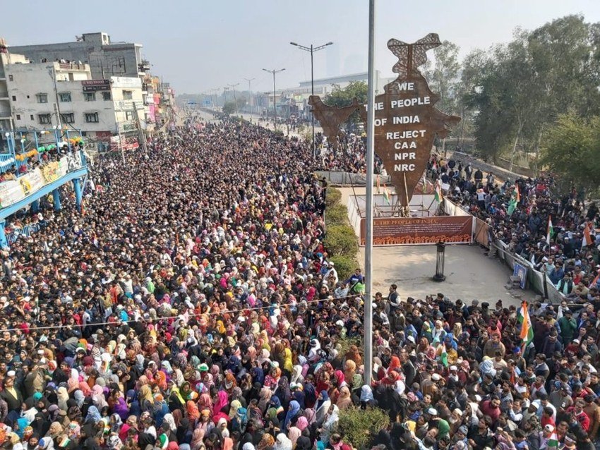 बता दें कि शाहीन बाग में पिछले 2 महीने से ज्यादा समय से महिलाएं नागरिकता संशोधन कानून के विरोध में धरना प्रदर्शन कर रही हैं।