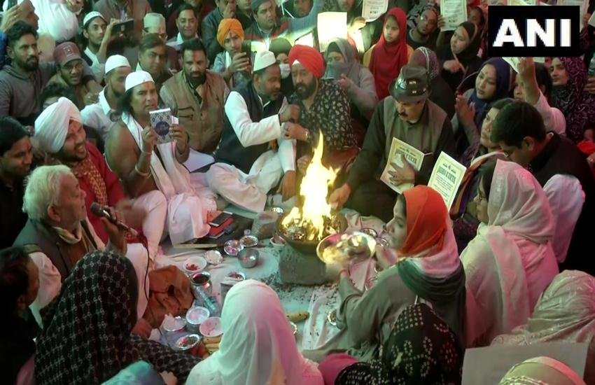 बता दें कि CAA/NRC के खिलाफ शाहीन बाग में चल रहा प्रदर्शन चर्चा का केंद्र बना हुआ है।