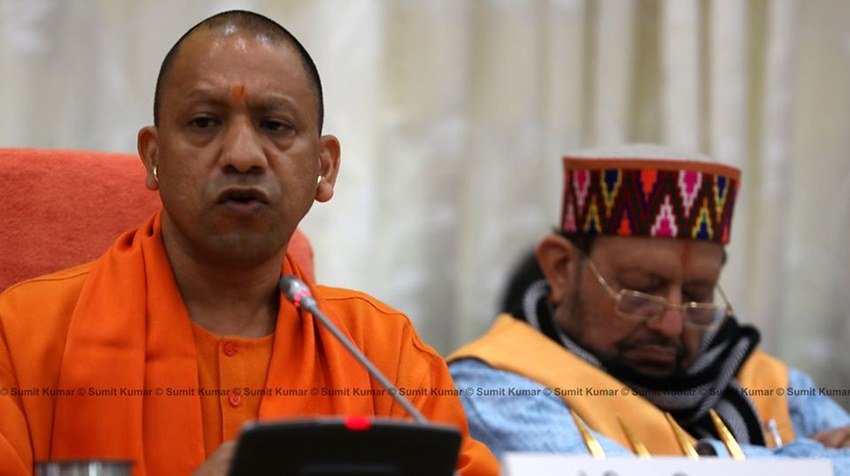 दरअसल इन तस्वीरों को खींचने के समय ने लोगों को हंसने का मौका दे दिया है।