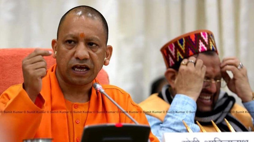 जिन वायरल तस्वीरों पर सोशल मीडिया मजे ले रहा है उन्हें फोटो जर्नलिस्ट सुमित कुमार ने अपने कैमरे में कैद किया है।