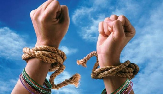 Shaheen Bagh: प्रदर्शन जारी रखते हुए बारी-बारी से वोट करने पहुंची शाहीन बाग की महिलाएं