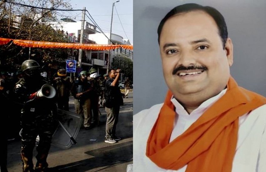 बीजेपी विधायक दिल्ली में फैली हिंसा के बीच लक्ष्मीनगर में लोगों के साथ मार्च कर रहे थे।