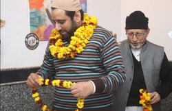 AAP विधायक अमानतुल्लाह खान का आरोप, जीत का जश्न मनाने पर यूपी पुलिस ने घर की लड़कियों को पीटा