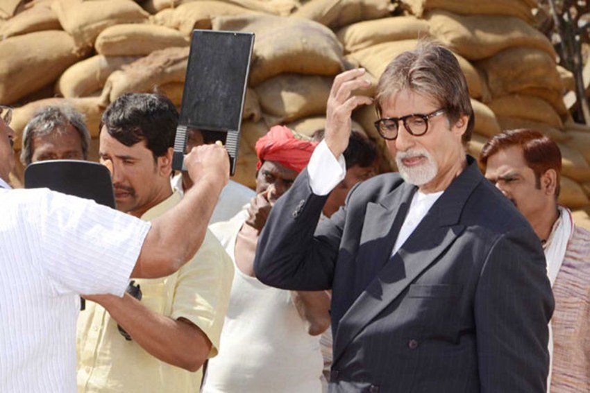 Amitabh Bachchan: अमिताभ बच्चन को लोग छोरा गंगा किनारे वाला भी कहते हैं। हालांकि अमिताभ ने सिर्फ तीन भोजपुरी फिल्में ही की हैं। ये फिल्में हैं गंगा, गंगोत्री और गंगा देवी।