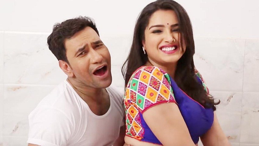 Nirahua - Amrapali Dubey: दिनेश लाल यादव उर्फ निरहुआ और आम्रपाली दुबे की जोड़ी करीब दर्जनभर फिल्मों में नजर आ चुकी है। लोगों को ये जोड़ी खूब पसंद आ रही है। इनकी साथ में की गई फिल्में भी सुपरहिट हो रही हैं।