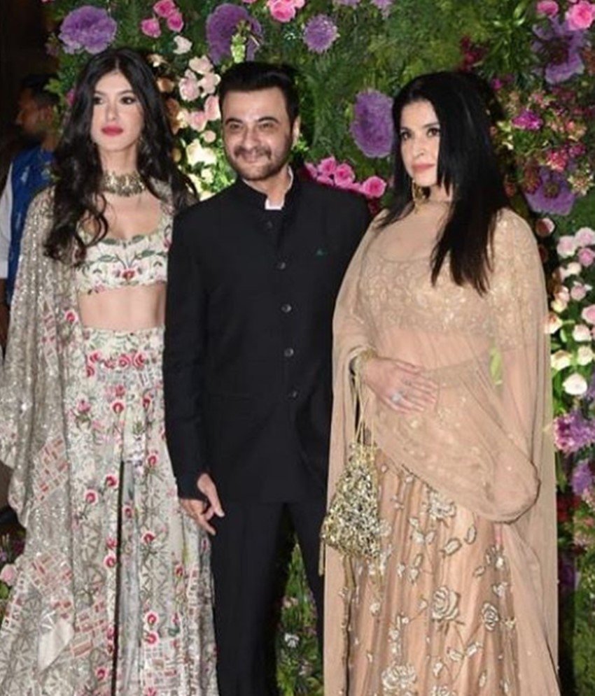 Armaan Jain-Anissa Malhotra wedding, Karisma Kapoor, Kareena Kapoor, Aishwarya Bachchan, abhishek bachchan, aradhya Bachchan, amitabh bachchanm , Armaan Jain Big Fat Wedding, Adhar Jain Tara Sutaria, Ananya Panday, Shanaya Kapoor, entertainment news, bollywood news, television news