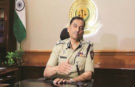 mumbai police records digitisation, mumbai police chief sanjay barve, project to sanjay barve family, maharashtra govt on project to barve family company, uddhav thackeray, crispq, jansatta online