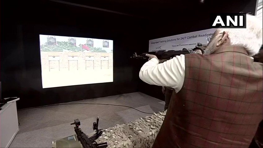 पीएम मोदी को एक्सपो के विशेषज्ञों ने बताया कि वर्चुअल शूटिंग रेंज में निशानेबाज या सैनिक बिना युद्ध में गए युद्ध जैसा रोमांच महसूस कर सकते हैं और अपने युद्ध कौशल का आकलन कर सकते हैं।