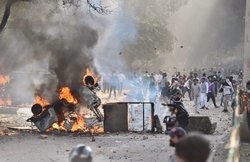 Delhi Violence: नाम पूछा; जवाब मिला- अशफाक, दाग दी 5 गोलियां, भाई ने बताई कहानी