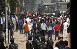 Delhi Violence: हिंदू-मुसलमान को लड़ाने 3 बार आए दंगाई; सबने ने मिलकर खदेड़ा और…