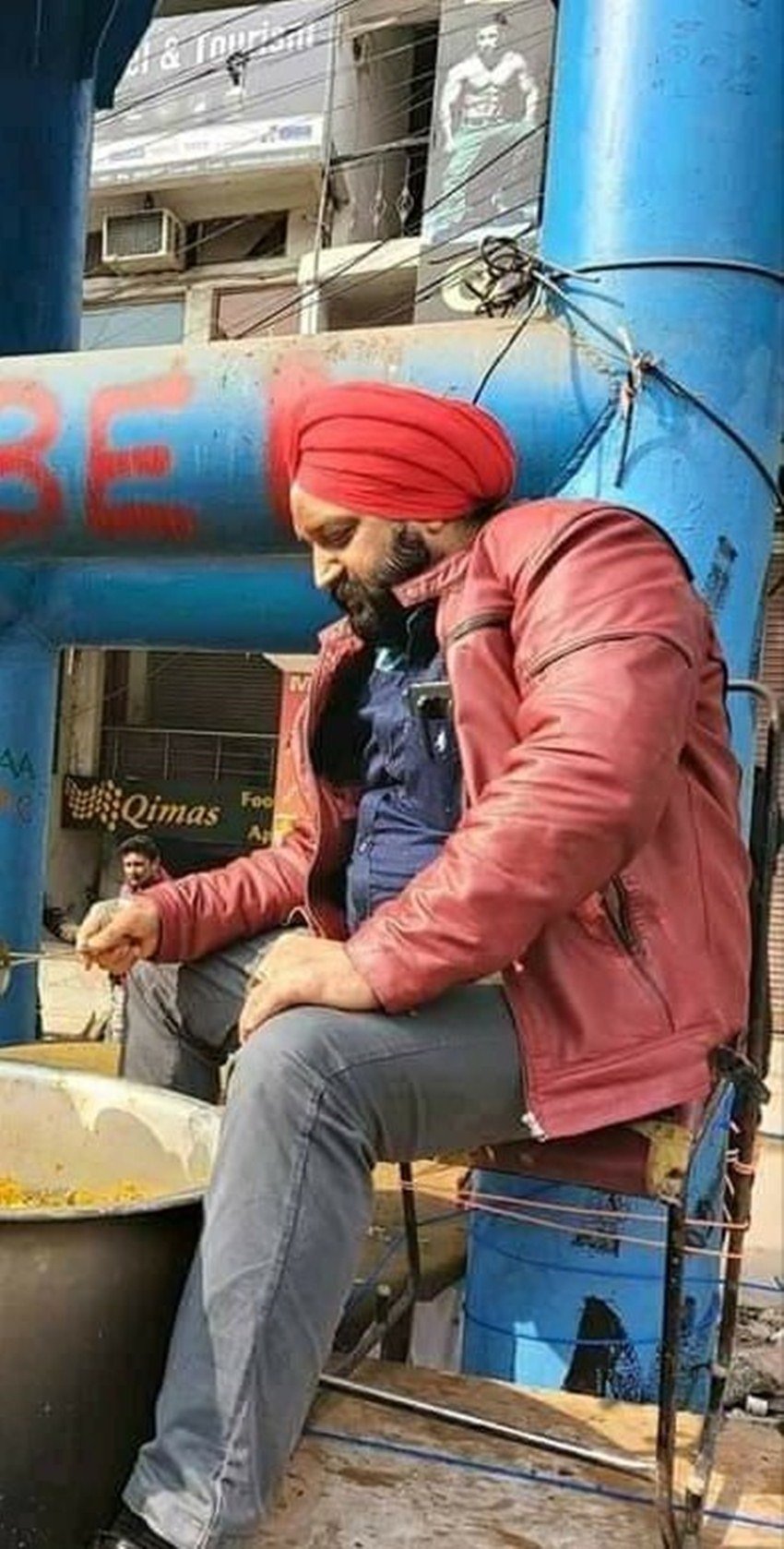 लंगर चलाने के लिए डीएस बिंद्रा के पास कैश की किल्लत आई तो उन्होंने अपना फ्लैट बेच दिया।