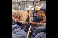 कोरोना वायरस से पीड़ित बुजुर्ग दंपति ने एक-दूसरे को यूं कहा अलविदा, VIDEO सोशल मीडिया पर वायरल