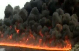 fire caught, burhi dihing river, oil pipeline blast, Dibrugarh, Assam, fire catch, river fire, oil fire, fire news, pipe line blast fire, dibrugarh fire, dibrugarh river fire, dibrugarh burhi dihing, hindi news, jansatta online, jansatta news