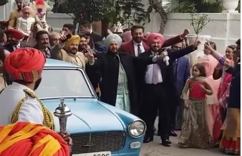 gurdas maan, gurdas maan son, kapil sharma, gurdas maan son marriage, gurdas maan son name, mika singh, vicky kaushal, badshah, kapil sharma dance, Simran Kaur Mundi, gurickk mann, gurickk mann married with simran kaur mundi, सिमरन कौर मुंडी, गुरदास मान, गुरीक मान, कपिल शर्मा, bollywood, entertainment