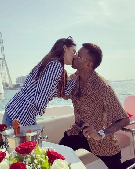 valentine day, velintine week, alia bhatt with ranbir kapoor, deepika ranveer, hARDIK PANDYA- NATASHA, malaika- arjun, varun dhawan- natasha dalal, bollywood couples, bollywood celebs, bollywood news, bollywood couples affair,