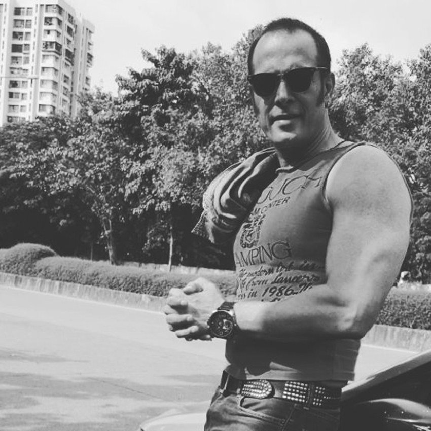 काम ना मिलने से हेमंत बिरजे की माली हालत दिनोंदिन बिगड़ती चली गई। 2016 में ऐसी खबरें आईं कि हेमंत बिरजे आर्थिक स्थिति खराब होने के चलते बेघर हो गए। जिस घर में वह रह रहे थे, उसके मालिक ने उन्हें वहां से निकाल दिया था।