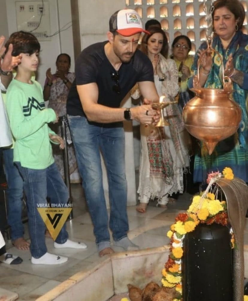 hrithik roshan, sussanne khan, sussanne khan with roshan family, hrithik roshan- sussanne, khan pinky roshan, rakesh roshan, sunaina roshan, Sussanne Khan, Mahashivratri, Hrehaan Roshan, Hridaan Roshan, bollwyood, roshan family, Mahashivratri, Mahashivratri 2020, Shiva role on TV, Shiva role in bollywood, Star who played shiva role, Mahashivratri 2020, Maha shivratri 2020, Maha shivratri puja vidhi, shivratri katha, mahashivratri katha, महाशिवरात्रि कथा, maha shivratri vrat vidhi, maha shivratri vrat katha, mahashivratri songs, kailash kher, kailash kher songs, maha shivratri songs, shivratri bhajan, adiyogi song, kailash kher shiv bhajan, kailash kher shiv bhakti songs, Maha Shivratri bhakti songs, Maha Shivratri shiv bhajan, Maha Shivratri 2020 shiv bhajan, shiv tanvad stotra, shiv mantra, शिव भजन