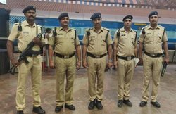 होली पर रेलवे चला रहा स्पेशल ट्रेनें, जानें कौन-कौन से रूट पर मिलेगी सुविधा