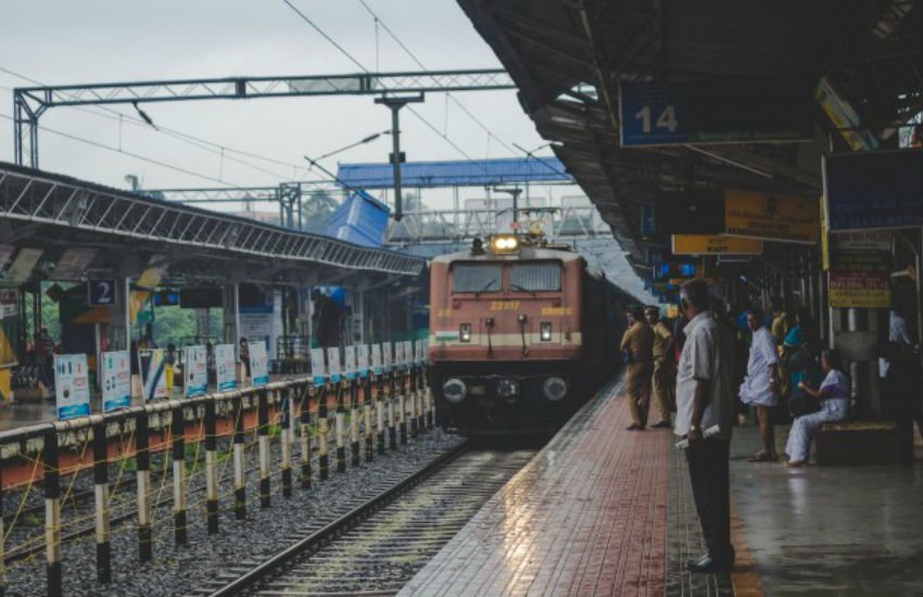 Indian Railways: होली पर मोदी सरकार चलाएगी स्पेशल ट्रेनों का ‘जोड़ा’, चेक करें रूट और फेरों के डिटेल्स यहां