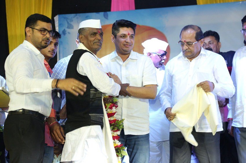 इंदुरीकर महाराज का यह वीडियो महाराष्ट्र के अहमदनगर जिले का बताया जा रहा है।