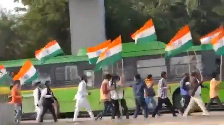 बता दें कि कुछ दिनों पहले भी जामिया यूनिवर्सिटी में गोलीबारी की घटना हुई थी।