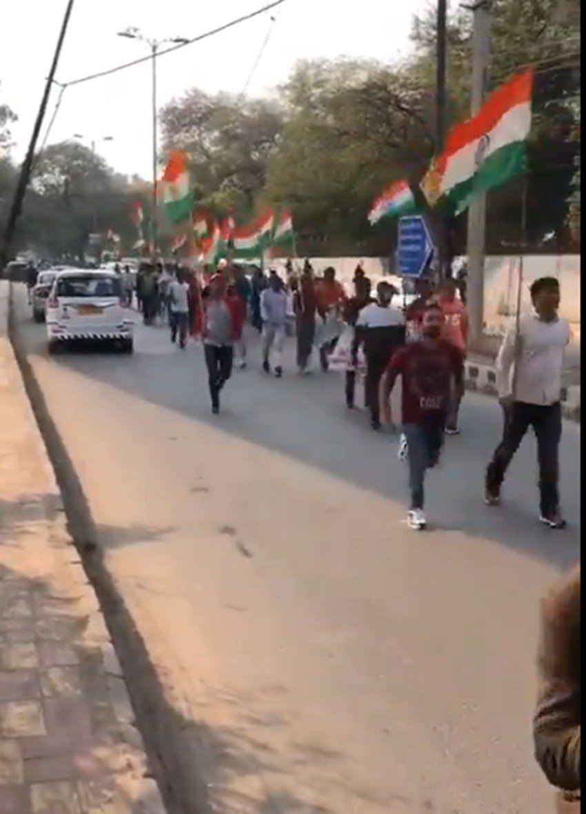जामिया में लंबे समय से लोग नागरिकता संशोधन कानून और एनआरसी के खिलाफ धरने पर बैठे हैं।