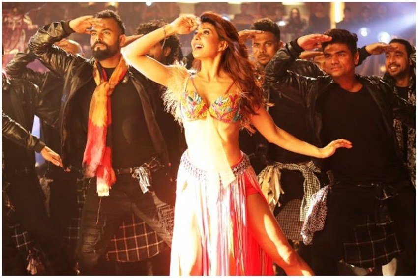 वहीं जैकलीन फर्नांडिज ने बागी 2 के गाने एक दो तीन के लिए 2 करोड़ रुपए मांगे थे।