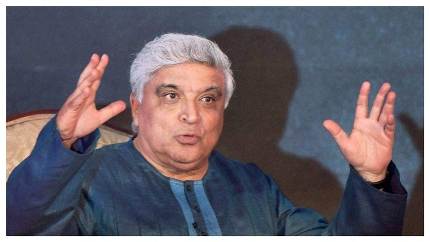 जावेद अख्तर को इस ट्वीट के लिए ट्रोल करने वालों ने लिखा कि ताहिर के घर से हिंसा का इतना सामान बरामद हुआ है उसके बाद भी आप उसके बचाव में ट्वीट कर रहे हैं। ट्रोल करने वालों को जावेद अख्तर ने अपने अगले ट्वीट में जवाब दिया है।